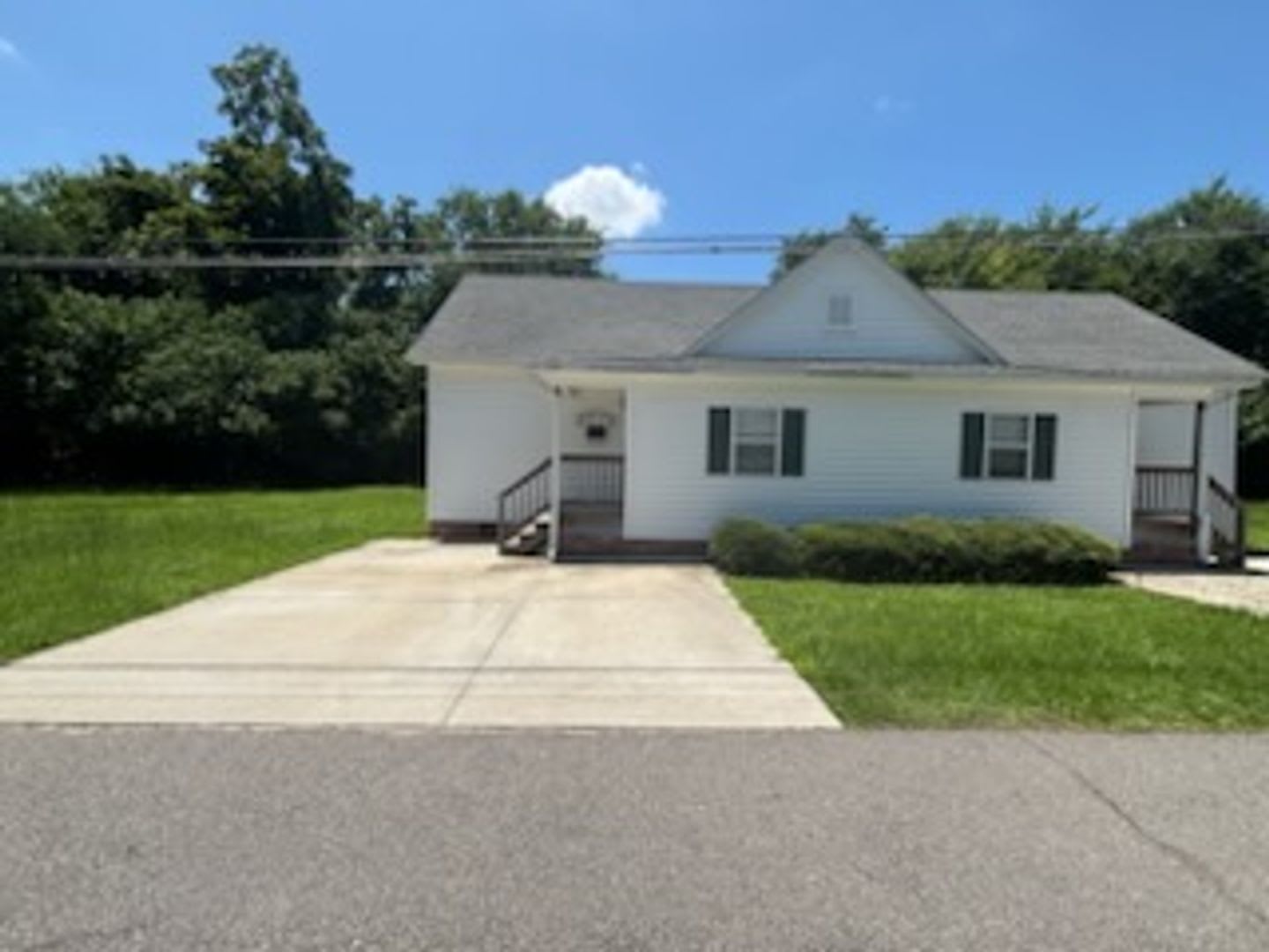 3916 Middle St – photo 1 of 48