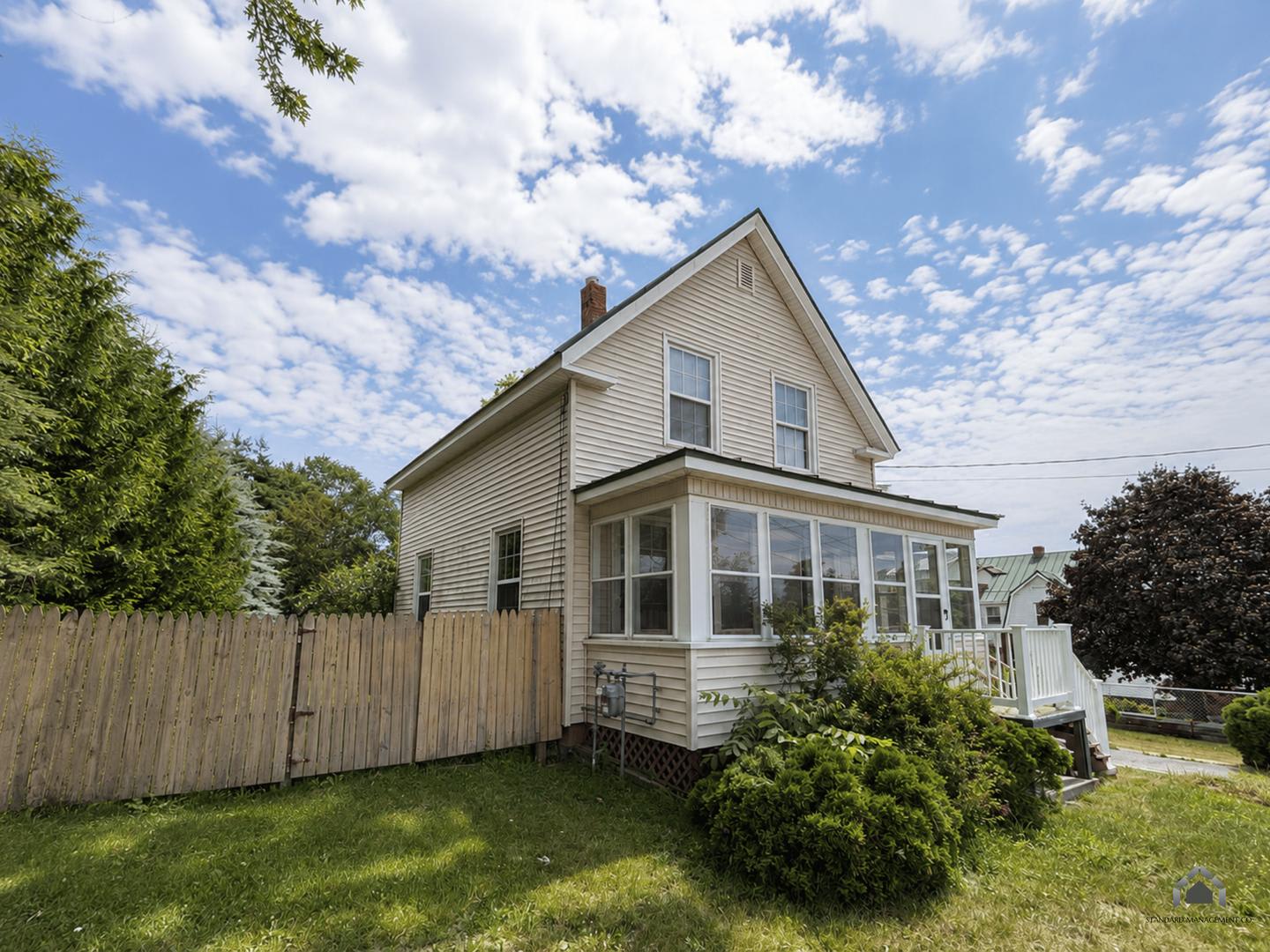 Your Next Home Awaits 3 Bed 1 5 Bath Single Family Rental – photo 1 of 23