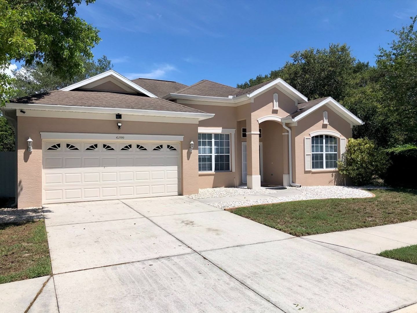 Venice Stunning 2-Bed, 2-Bath Home plus Den – photo 1