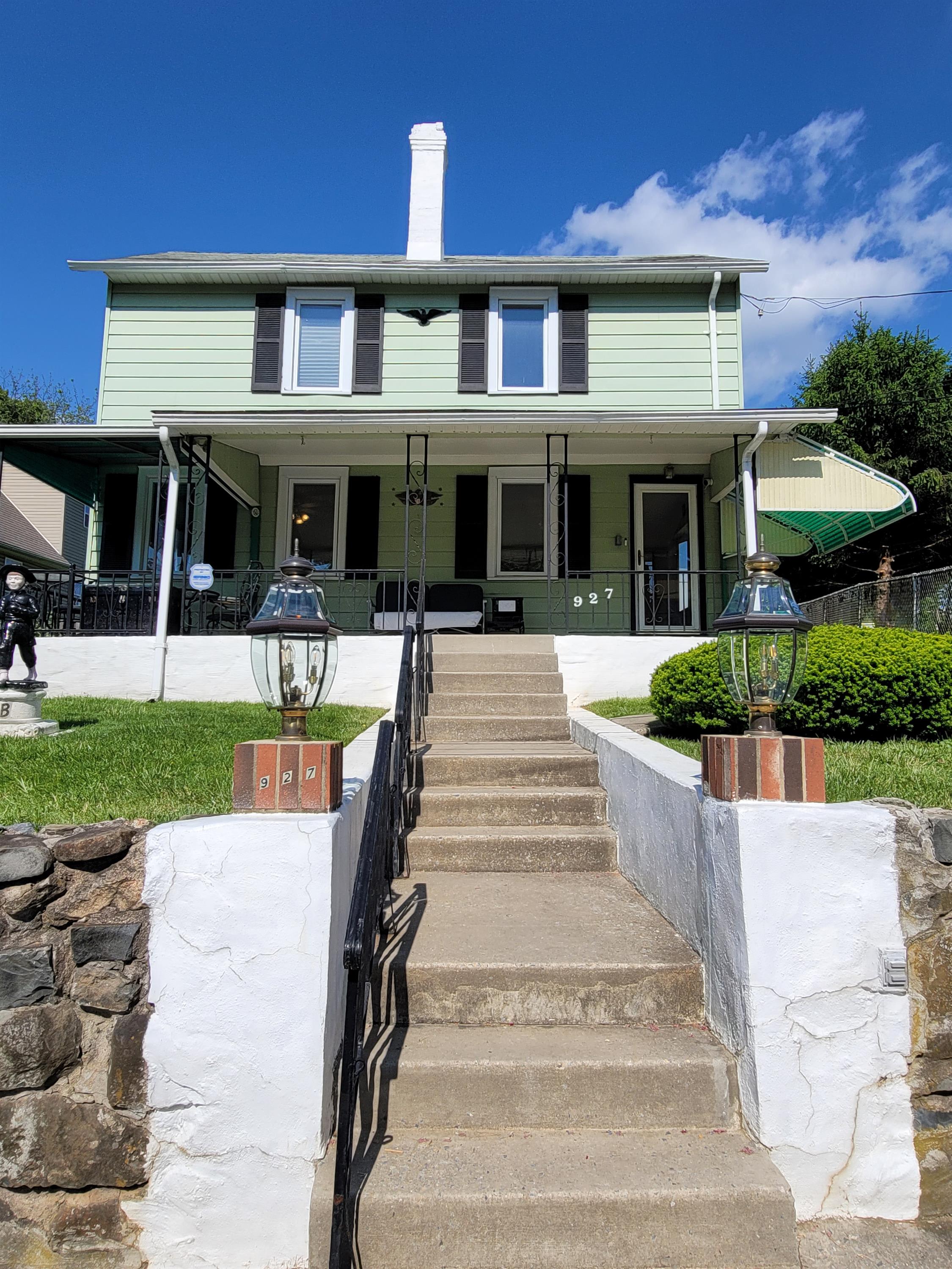 927 Mount Pleasant Avenue – photo 1 of 11