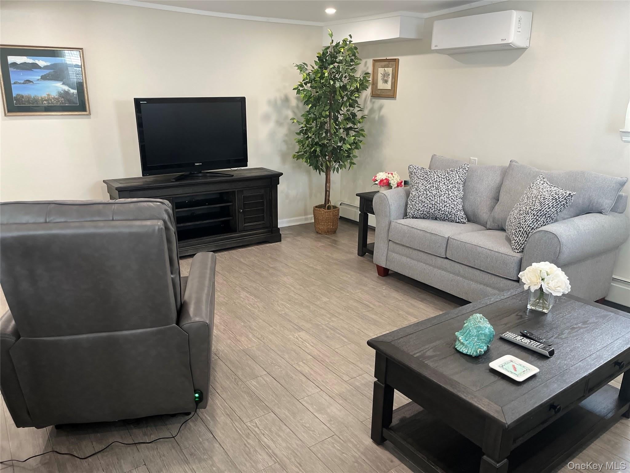 321 W Walnut Street – photo 1