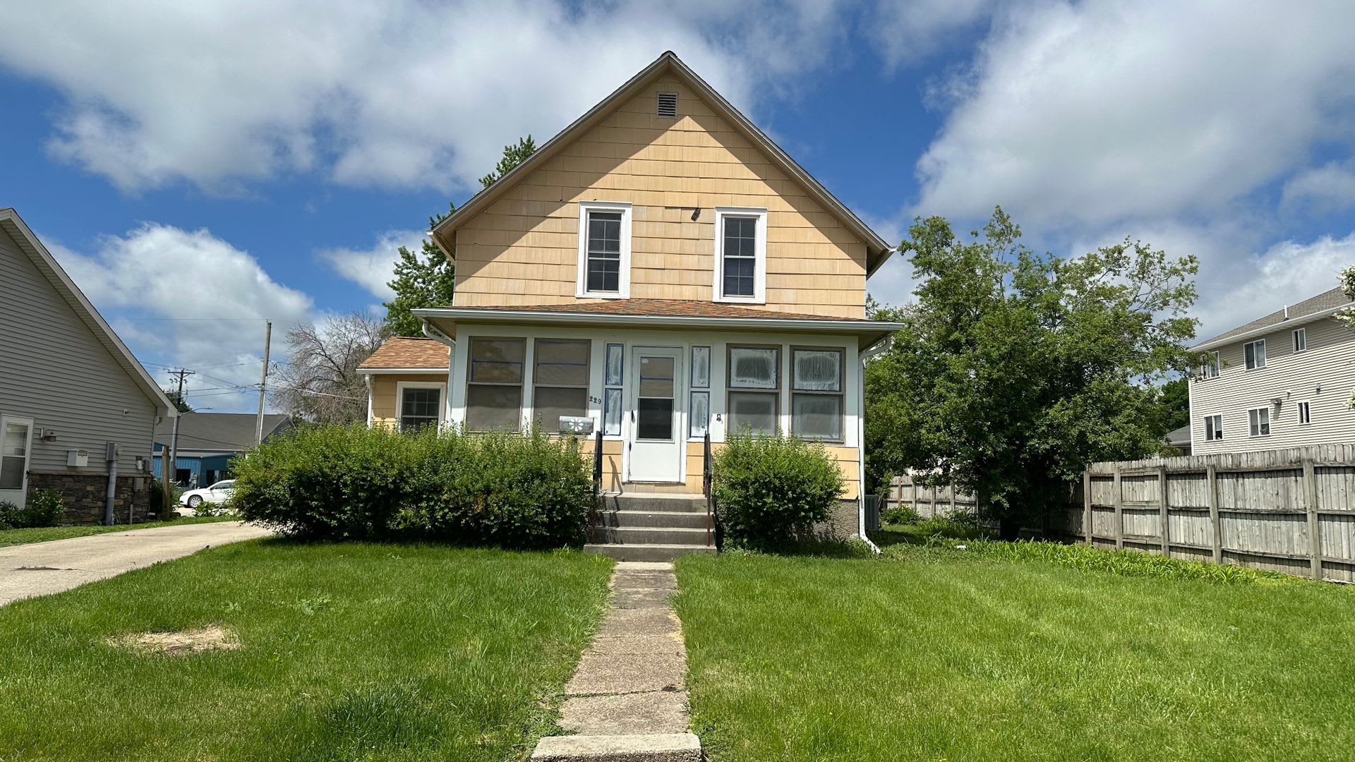 Beautiful 3 Bedroom Rental – photo 1