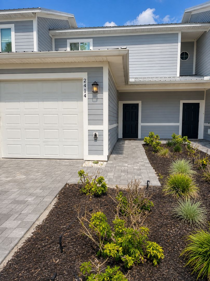 Modern Comfort Meets Style – Beautiful 2-Bed, 2.5-Bath Home in Winter Haven! – photo 1