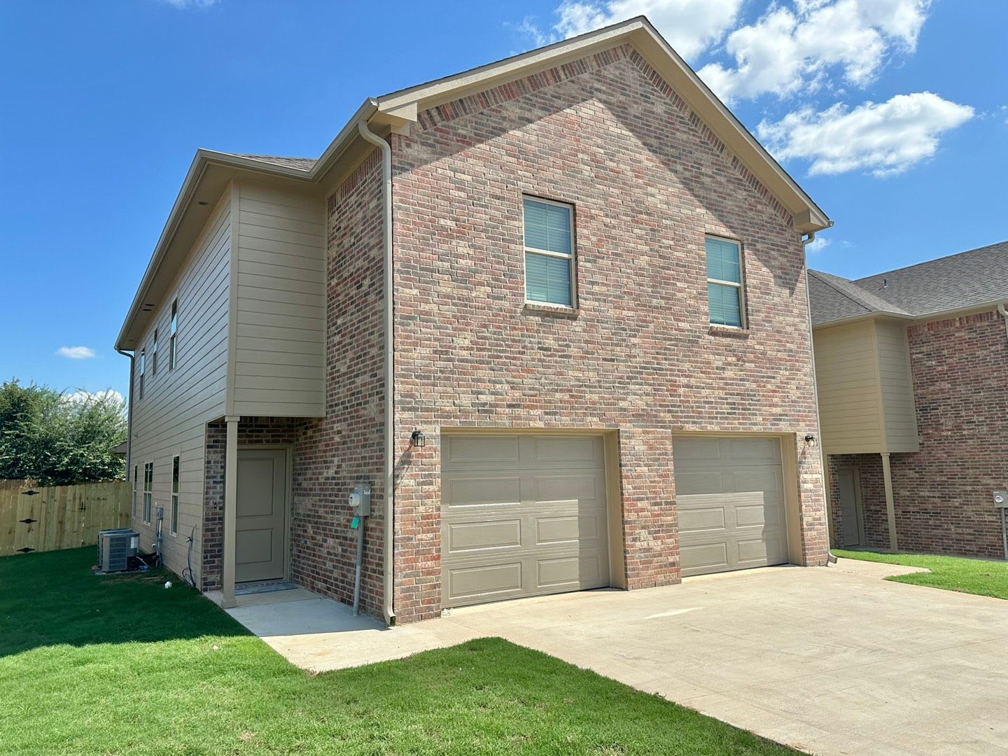 3 Bedroom 2.5 Bathroom Townhomes at Villa Rosa! – photo 1