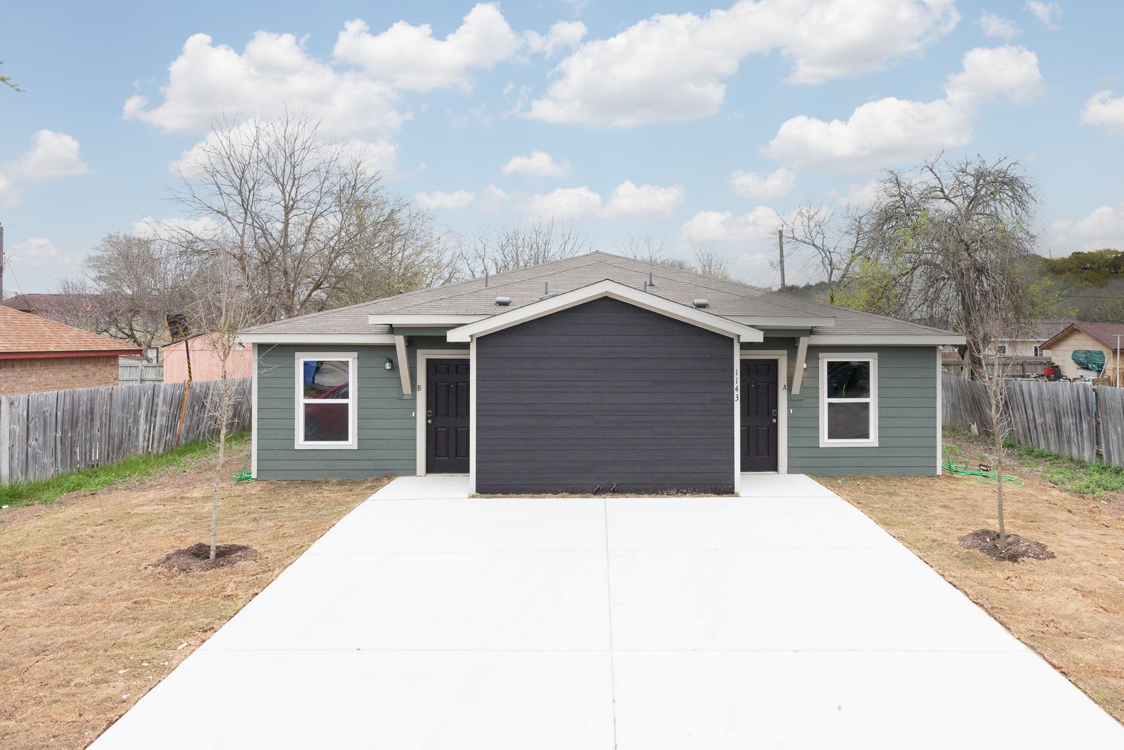 2 Week Free Move-In Specila! Spacious 3-Bedroom Home with Hardwood Floors & Modern Finishes in Seguin – photo 1