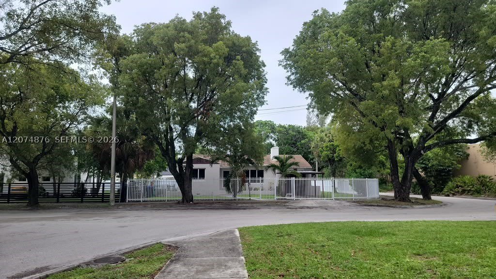586 NW 48th St – photo 1