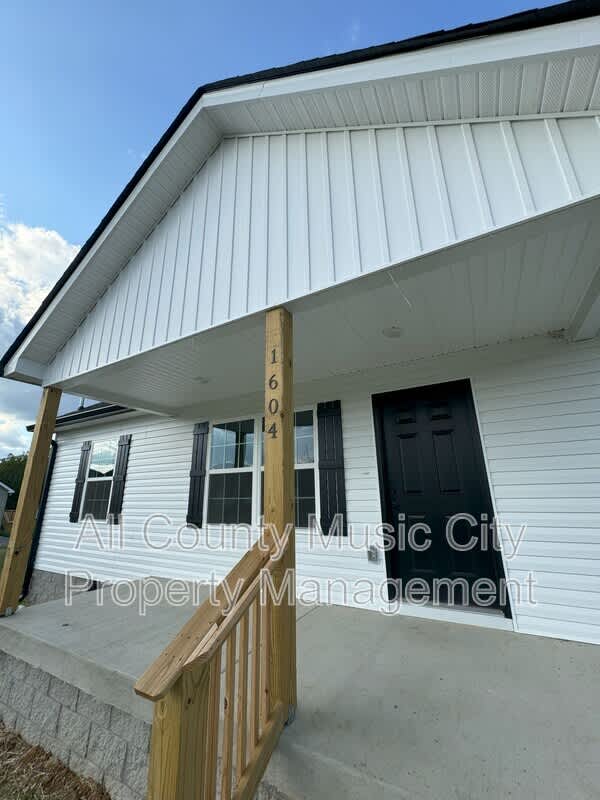 1604 Alan Perryman Ave – photo 1 of 17