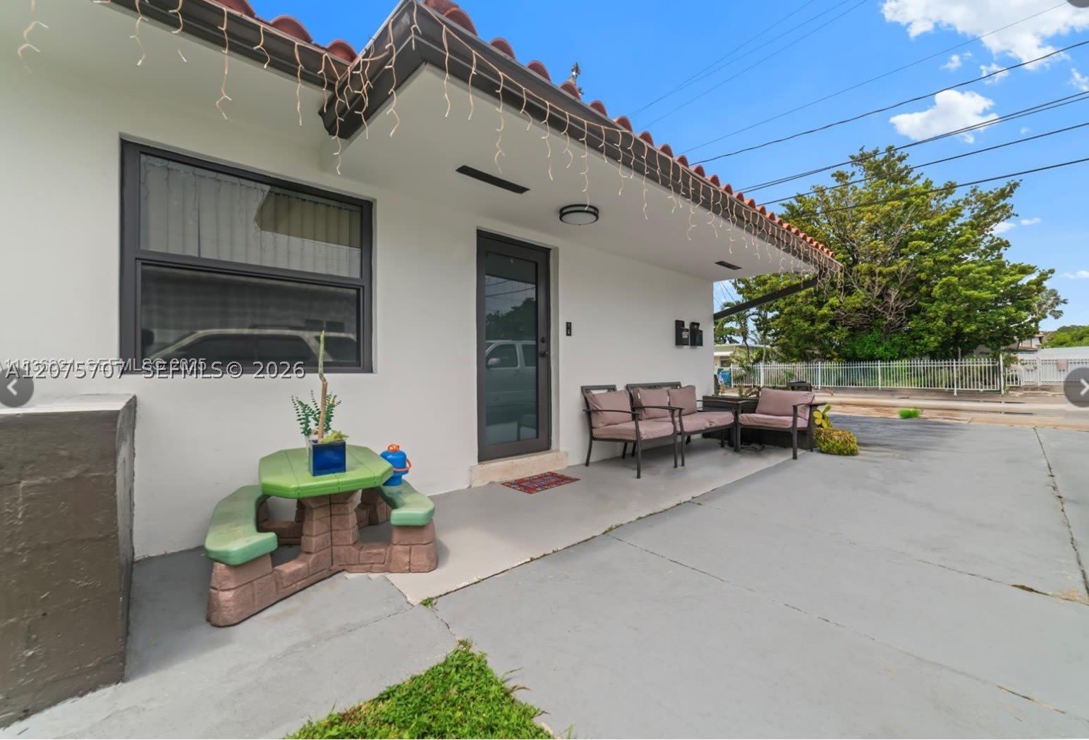 1136 NW 34th Ave – photo 1
