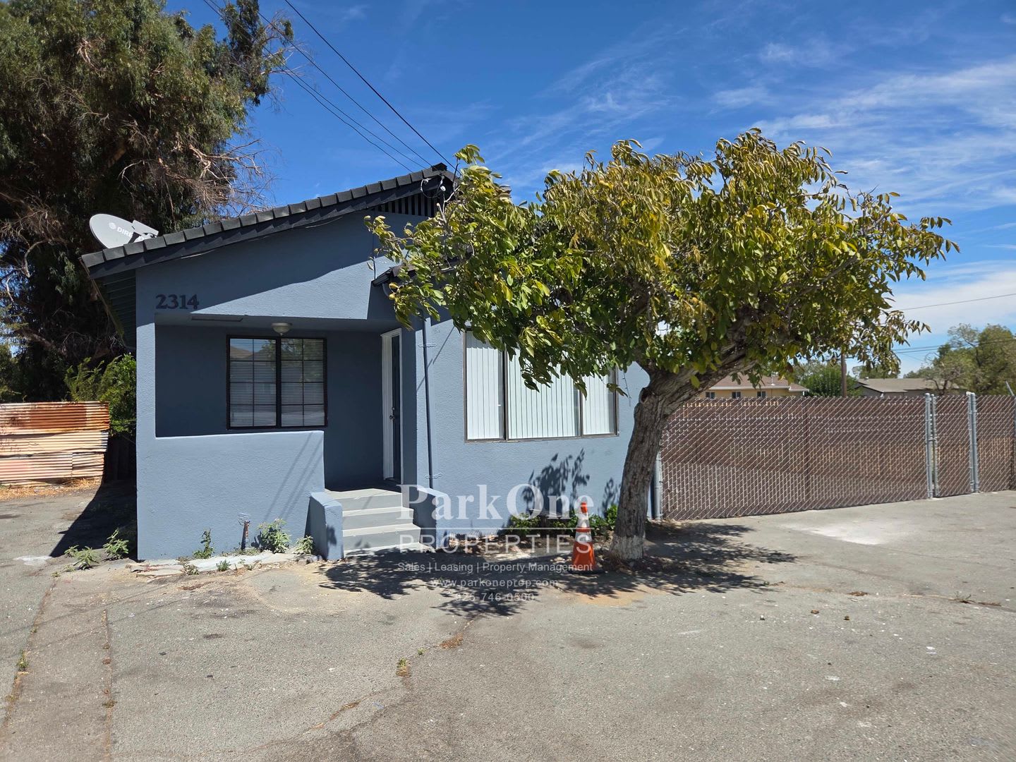 Cute 2 Bed 1 Bath Home With Fenced Side Yard – photo 1 of 8