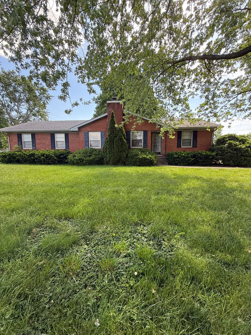 3 bedrooms- 1.5 bath home – photo 1