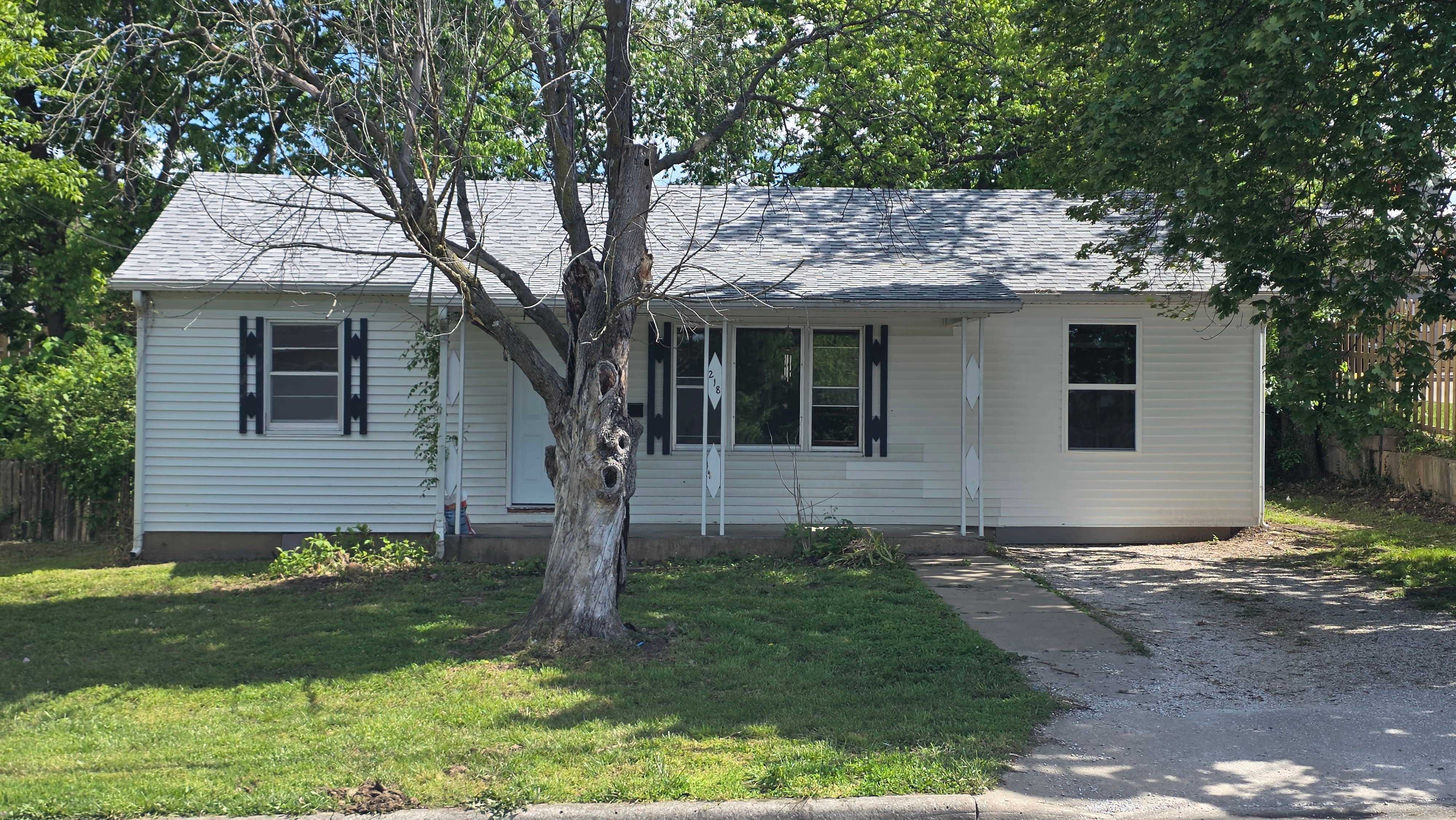 218 East Walnut Street – photo 1 of 11