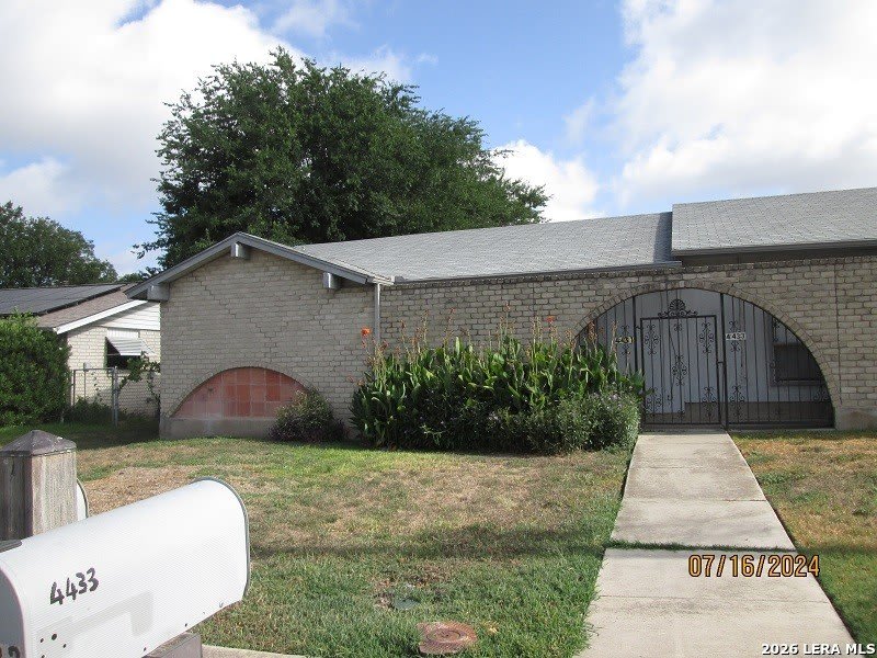 4431 Myrna Dr – photo 1