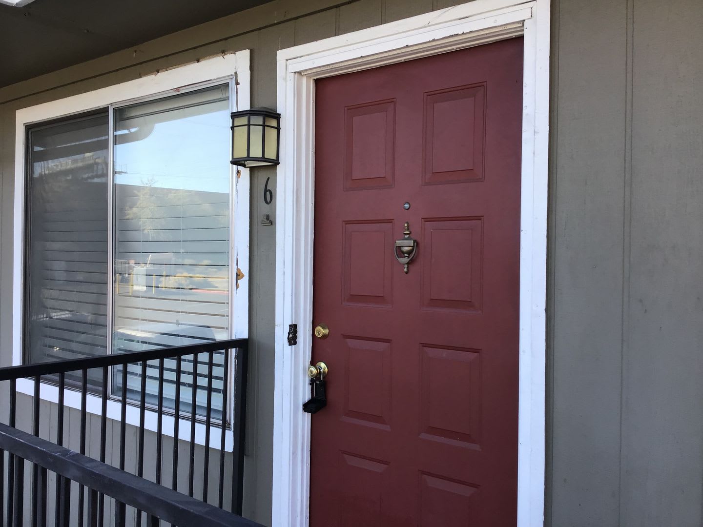 <b>2 Bedroom Reno Condo in Gated Community<br><br> – photo 1