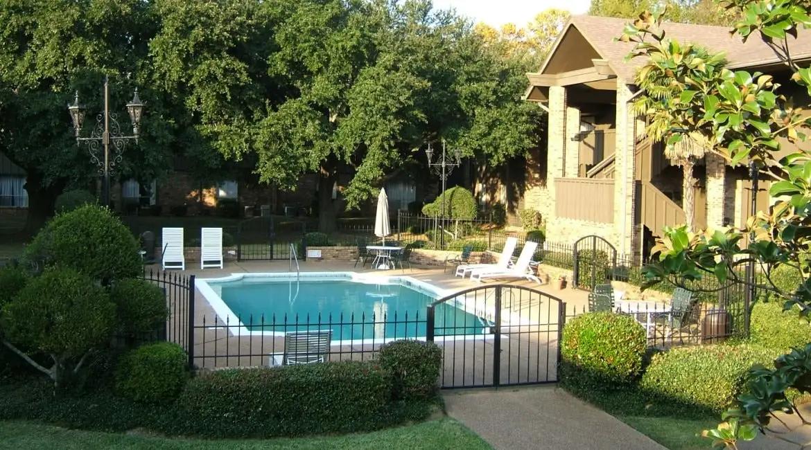 Willow Creek Apartments – photo 1