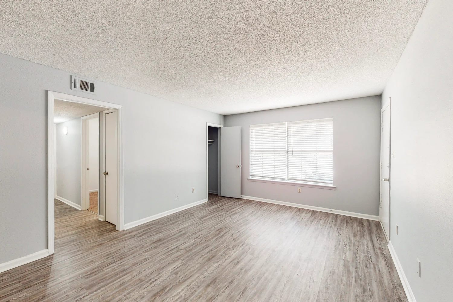 Luxe at Raleigh Apartments – photo 1
