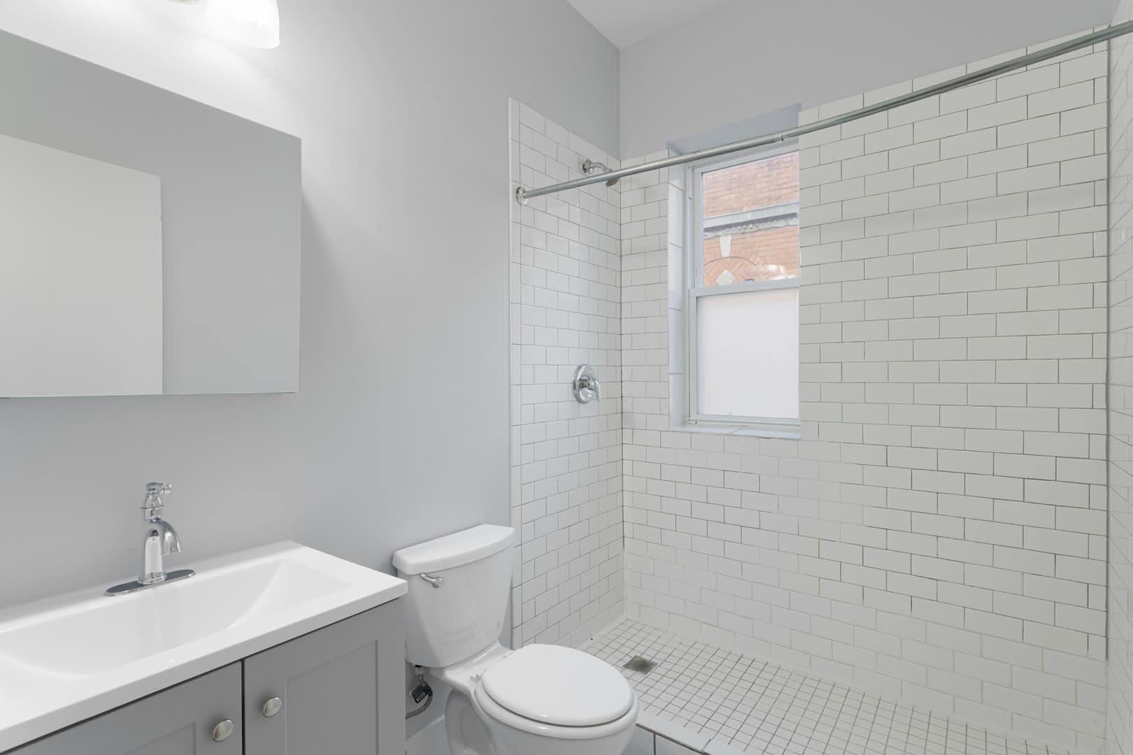 7456 N Greenview Ave – photo 1