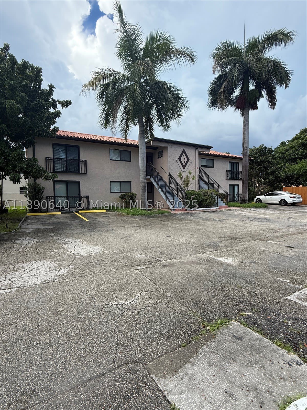 100 SE 5th Ave – photo 1