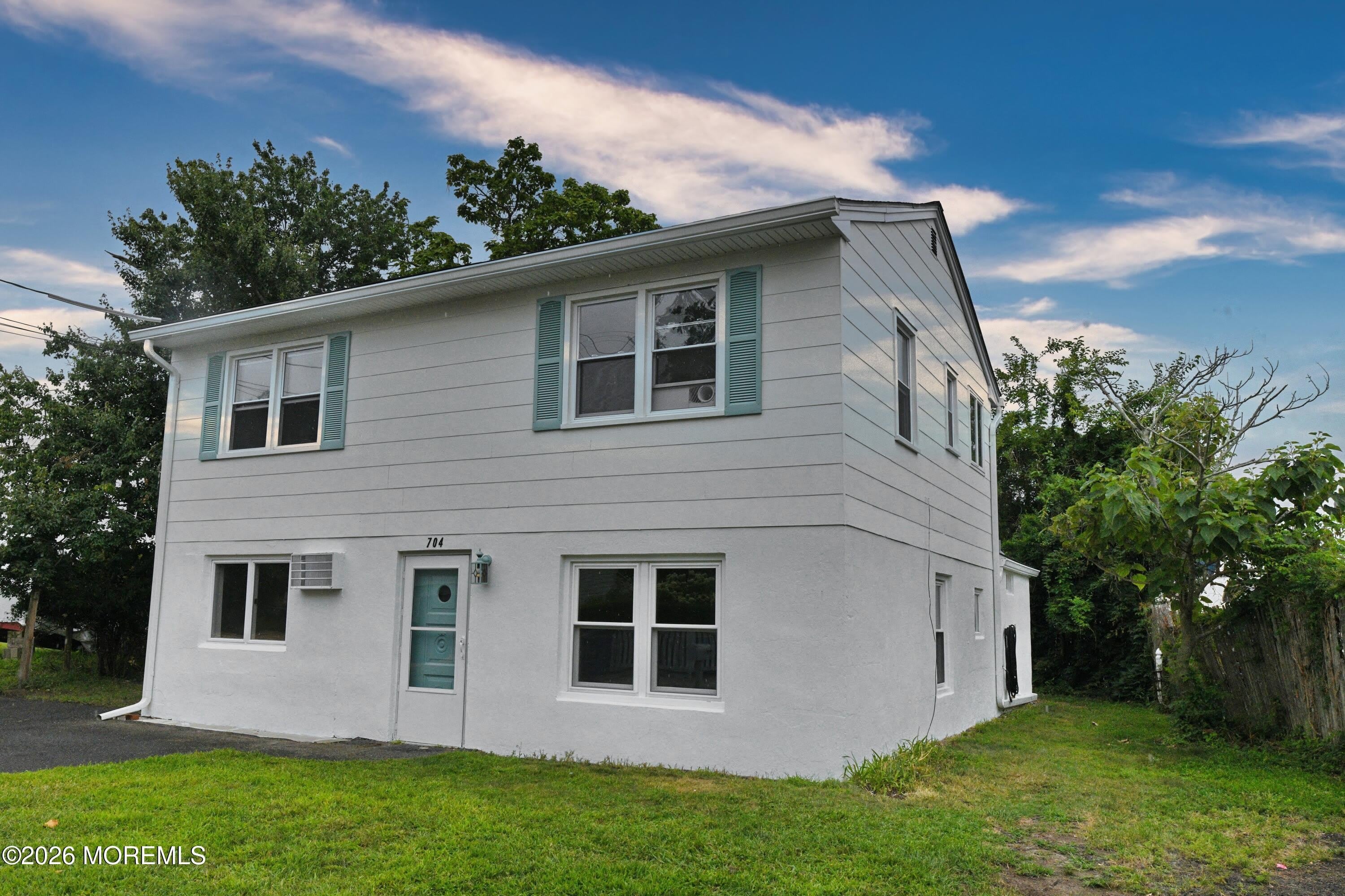 704 Mount Place – photo 1 of 7
