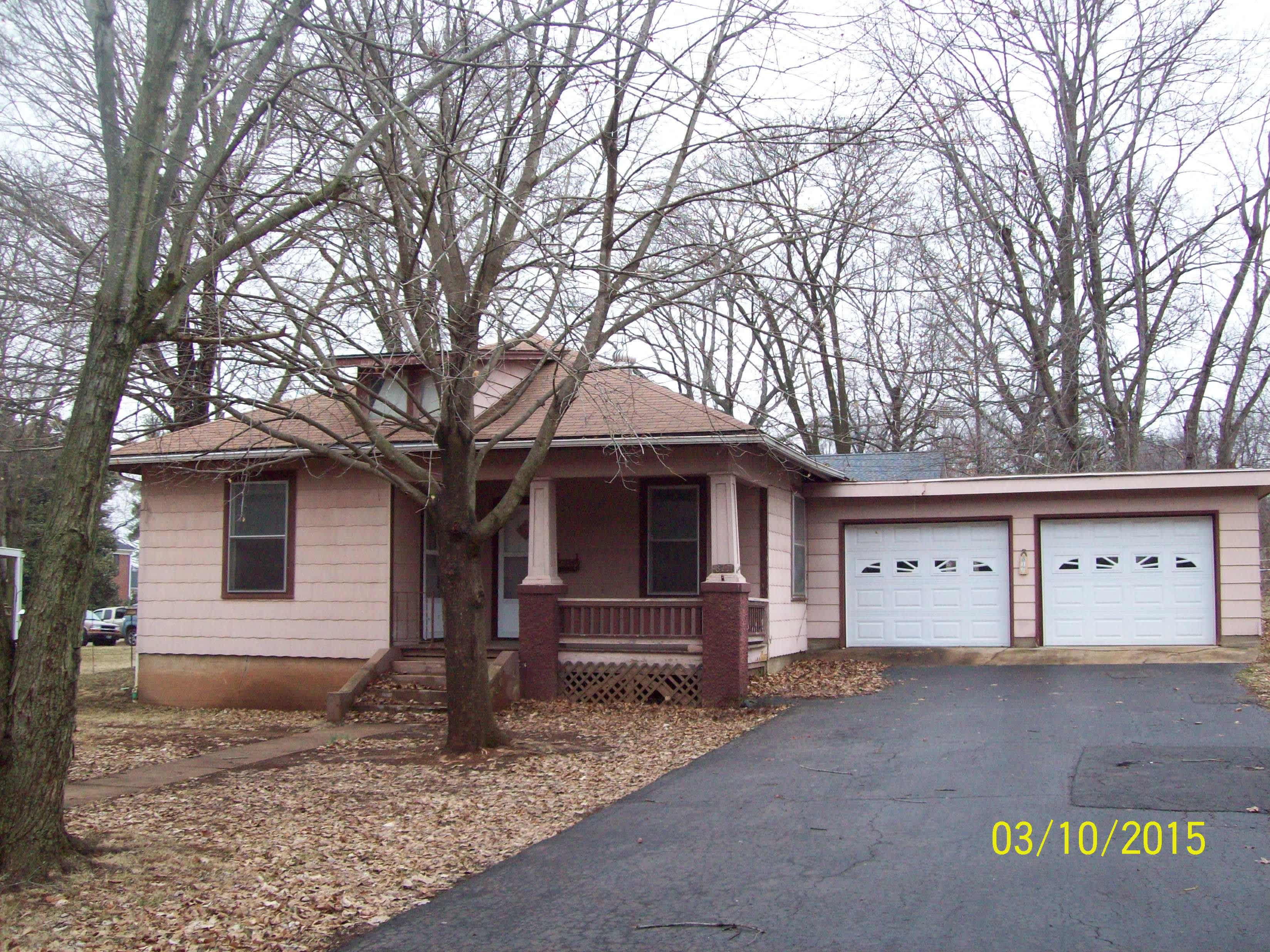 817 W Columbia St – photo 1 of 2