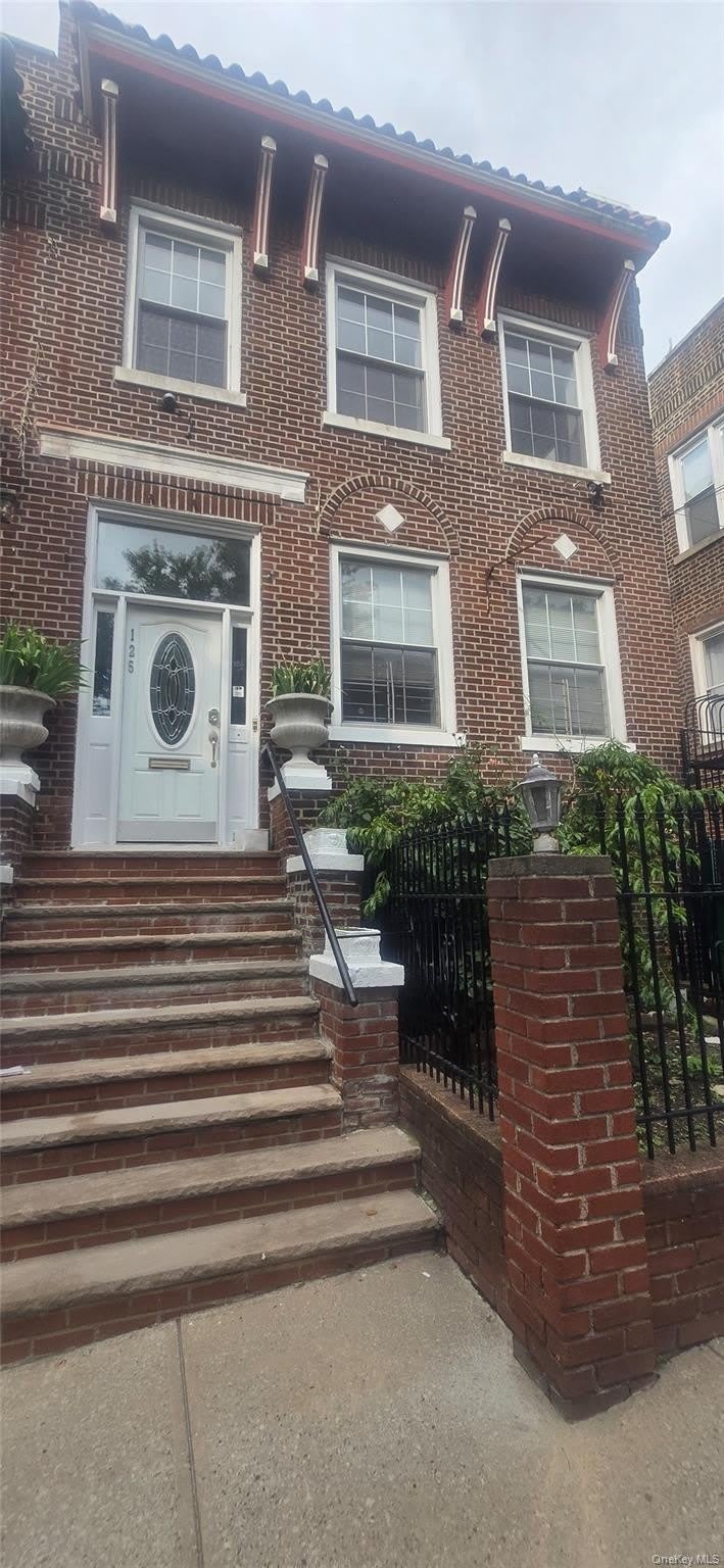 125 W 227Th Street – photo 1