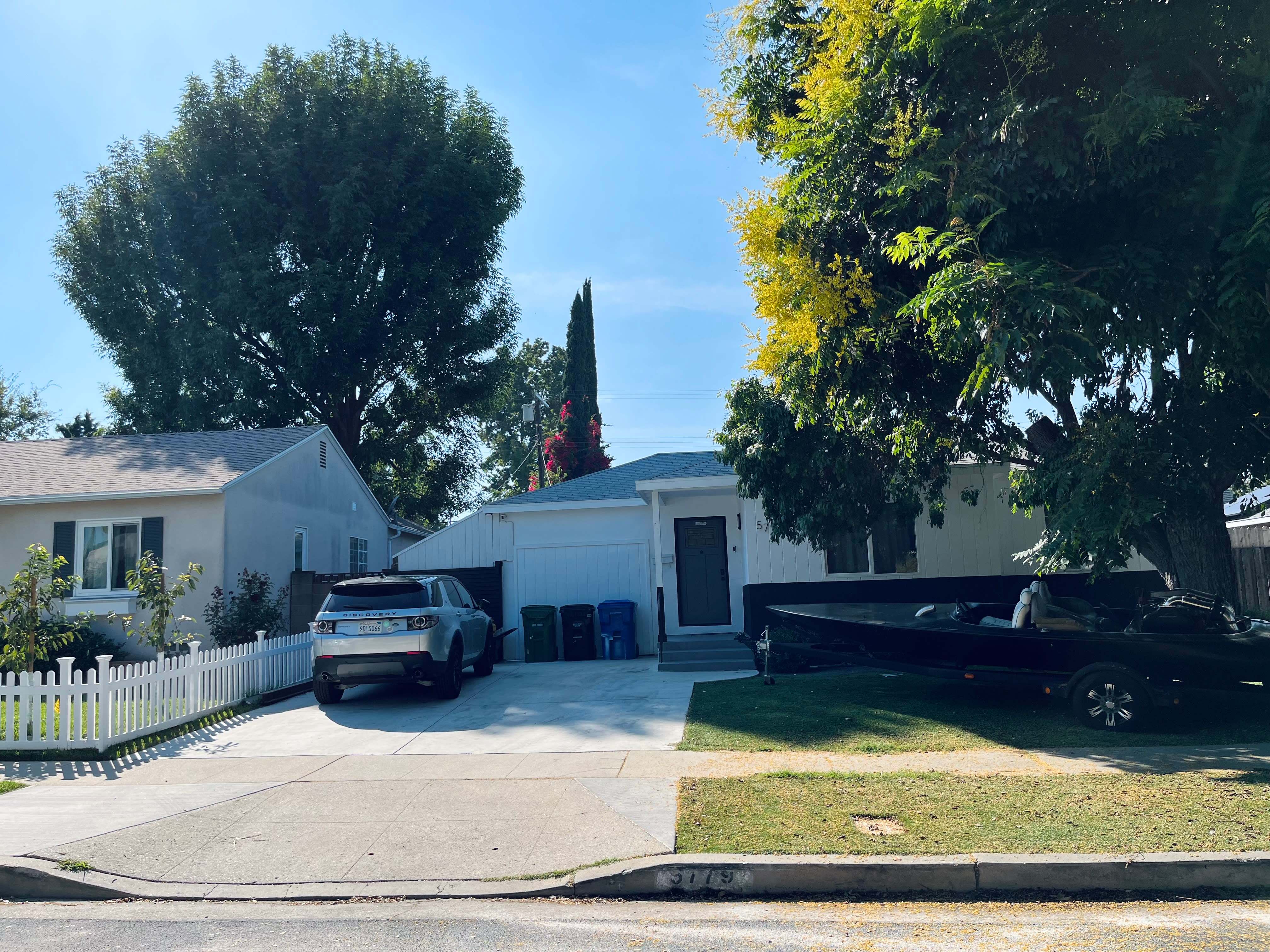 5779 Enfield Ave – photo 1