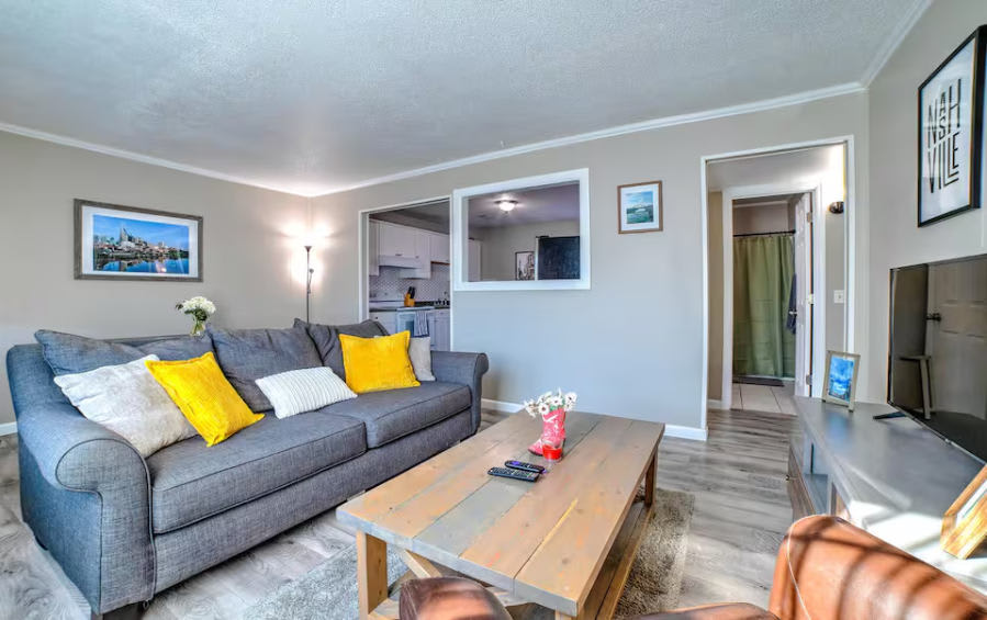 2417 Glenrose Avenue – photo 1