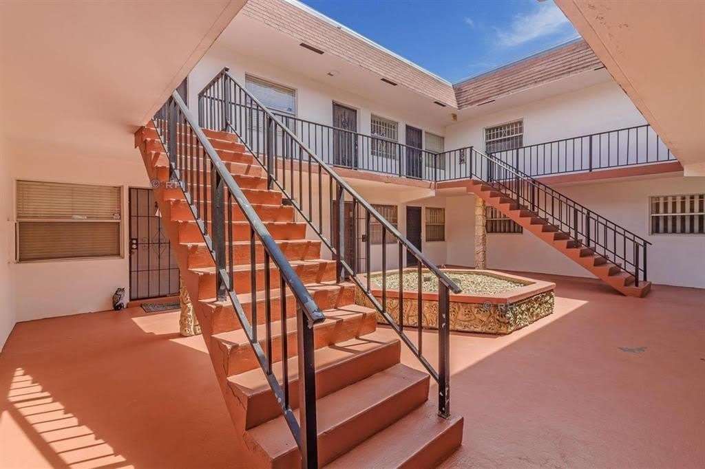 230 SW 1st Street – photo 1