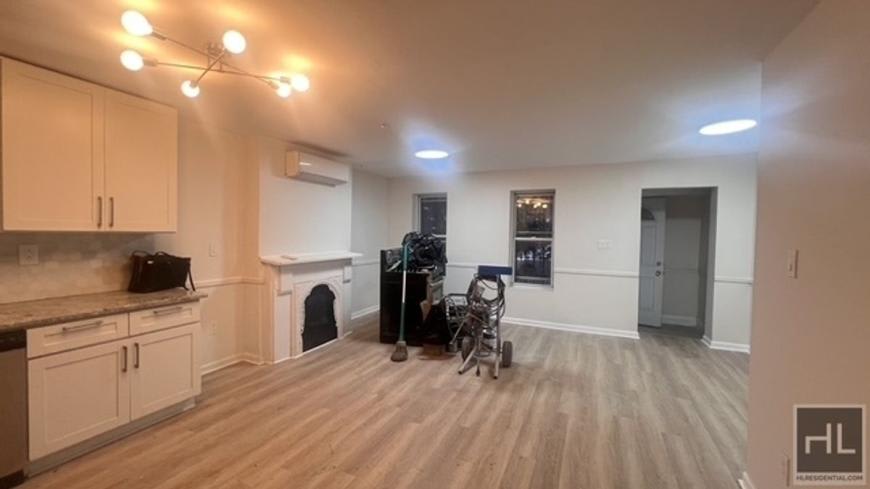 1195 ST MARKS AVENUE – photo 1
