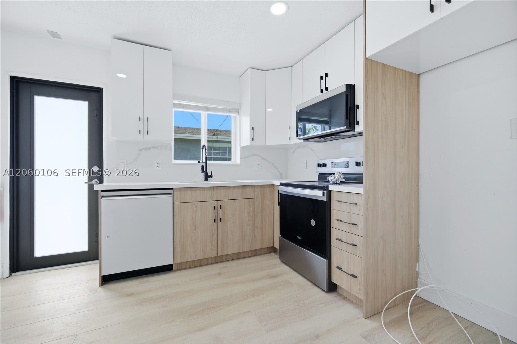 2209 SW 61st Ave – photo 1