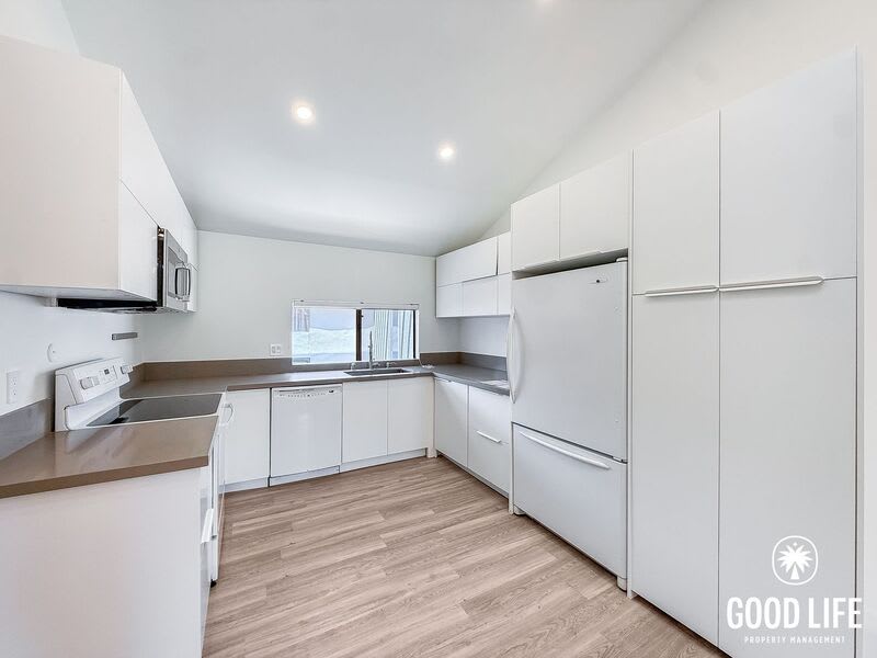 6194 Agee St – photo 1 of 15