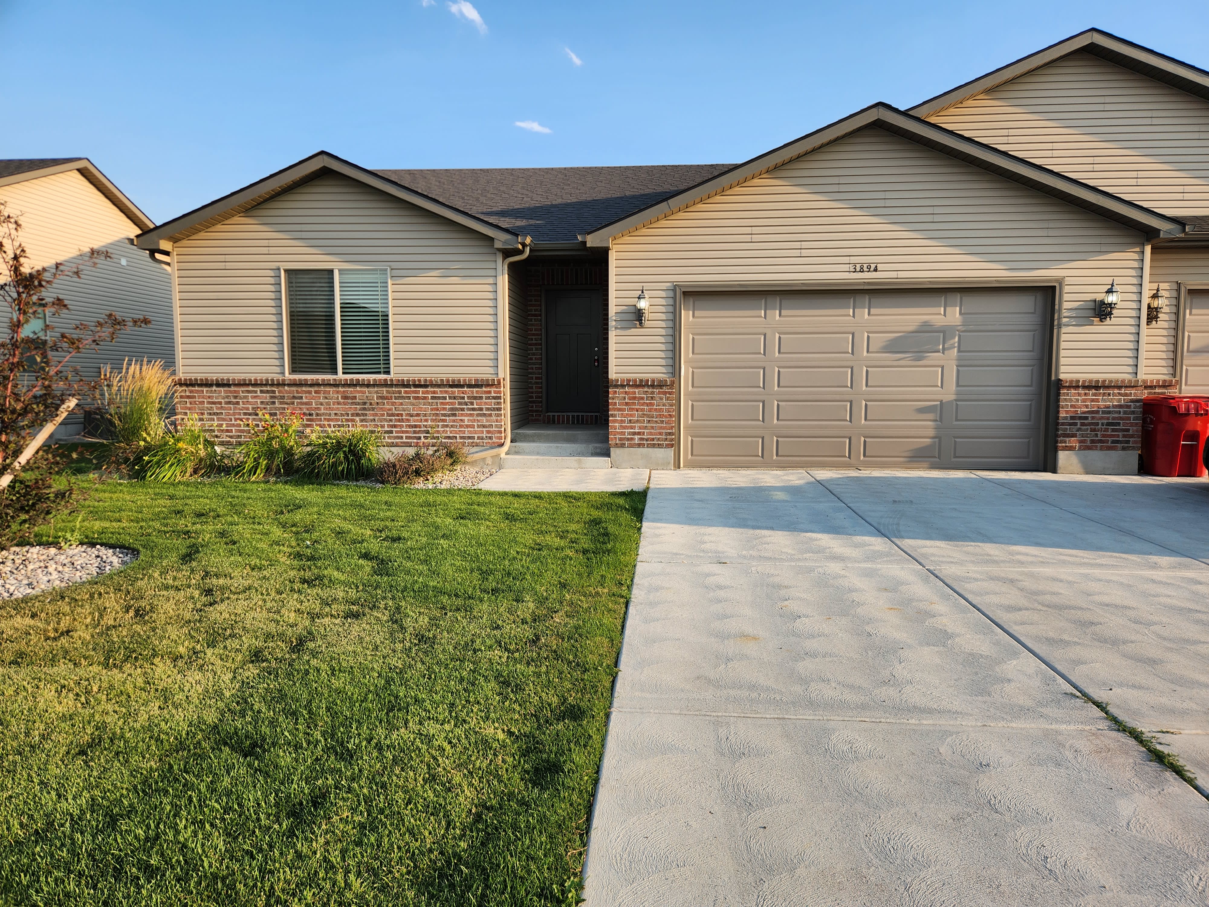 3894 E Chalet Dr – photo 1 of 145