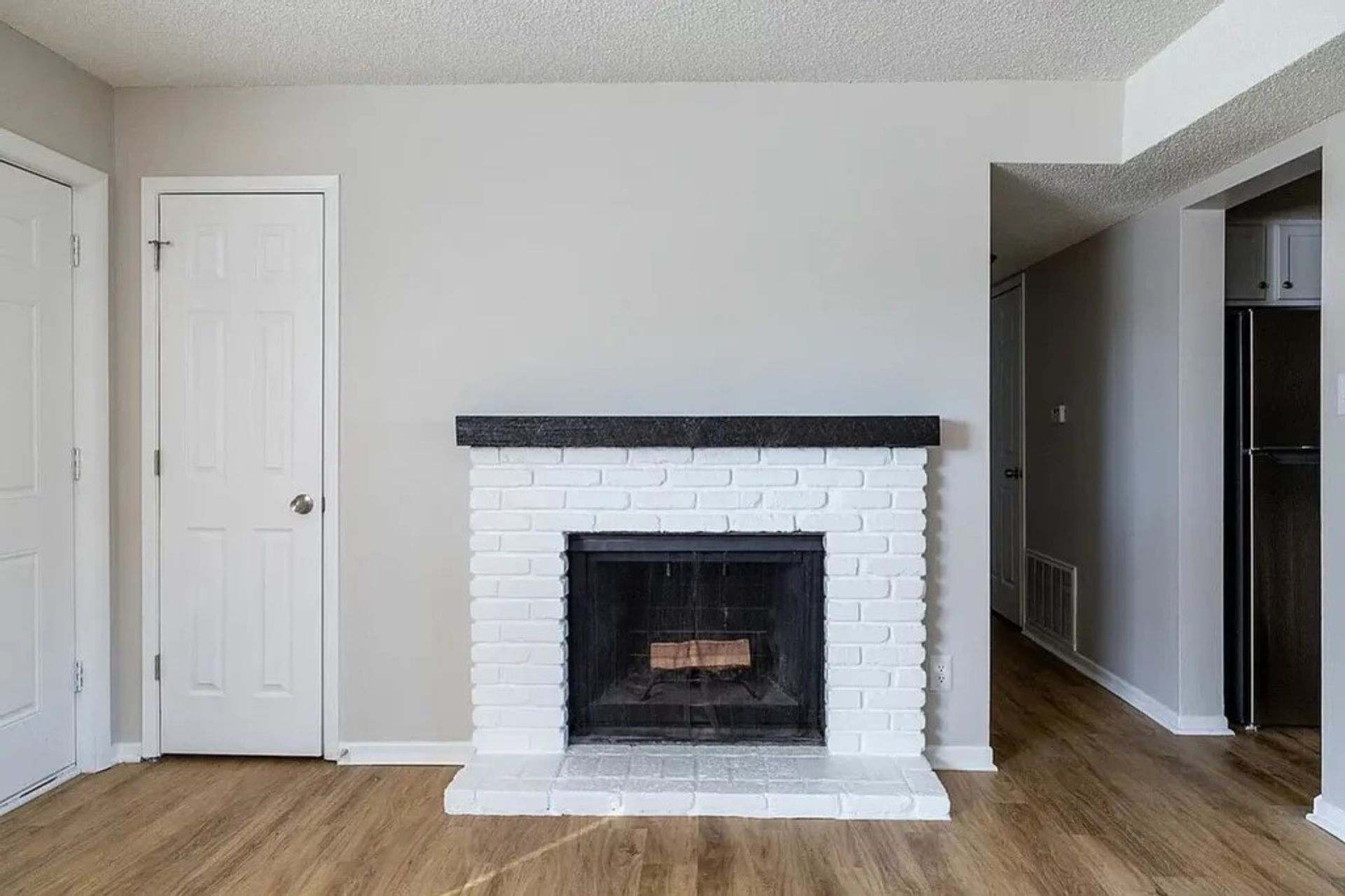 Hillsdale Apartments – photo 1