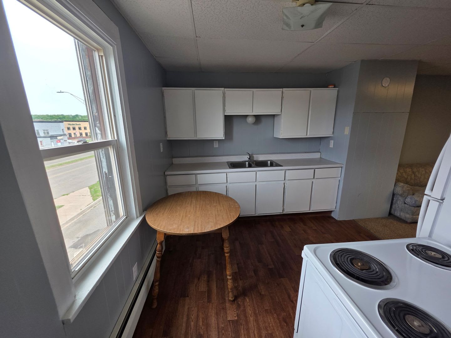 110 E Canda St Apartments – photo 1 of 10