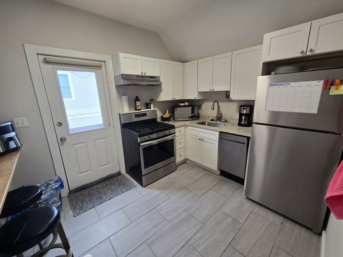 Nicely renovated 3 bed with in-unit laundry in Watertown! – photo 1