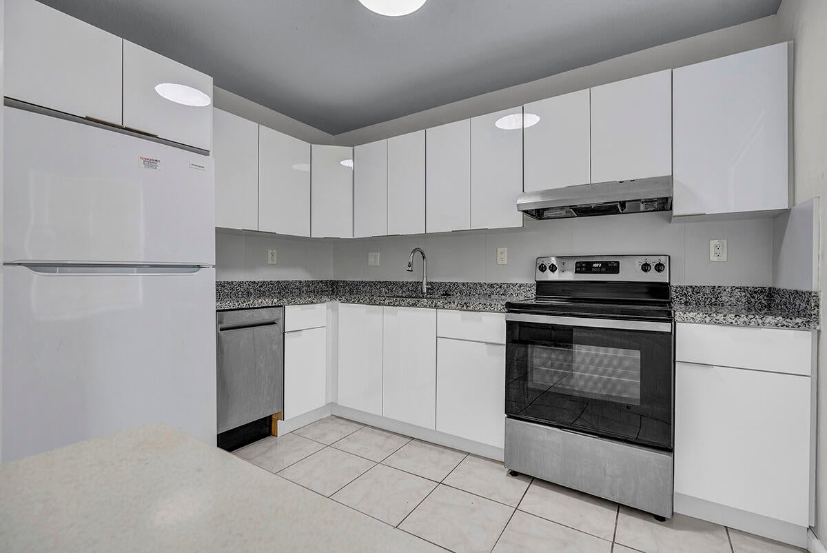 340 Northwest 19th Street – photo 1
