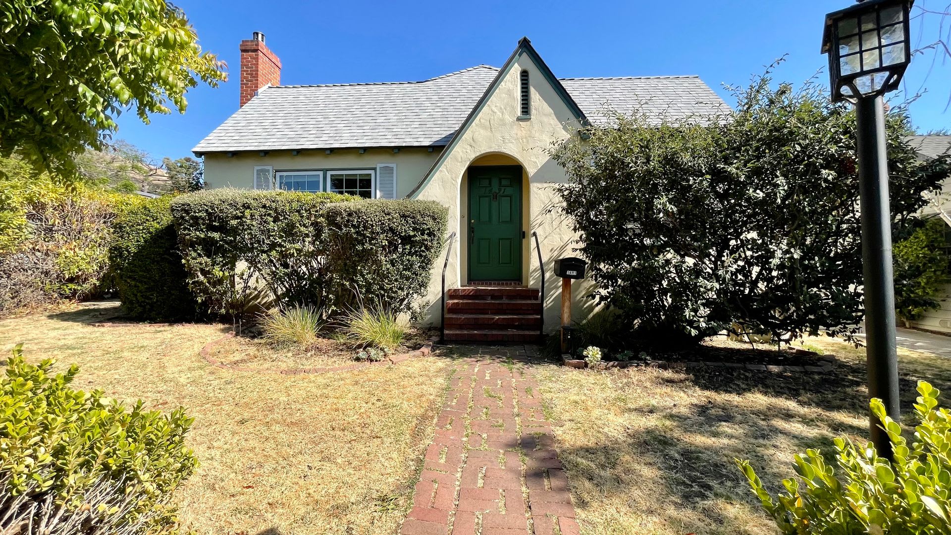 Single-Level 2-Bedroom 2-Bath House + Garage w/ Air Conditioning – photo 1 of 14