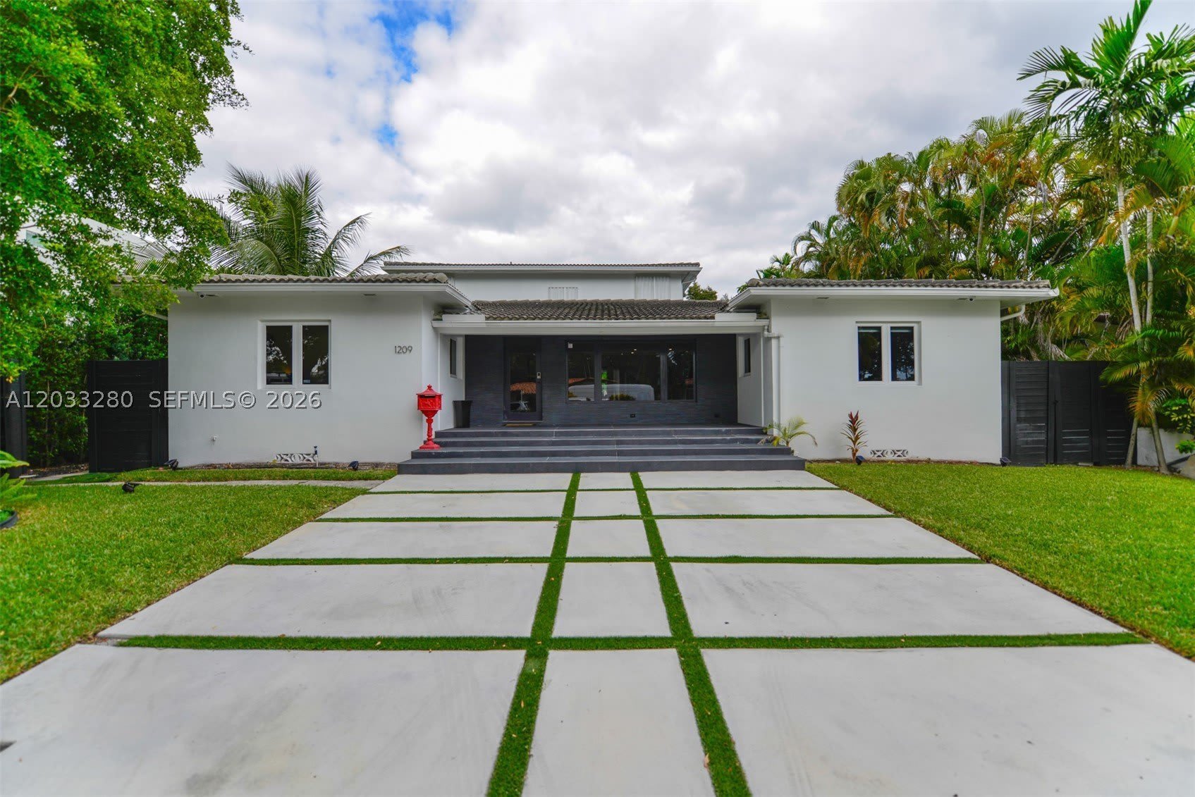 1209 Ne 96Th St – photo 1