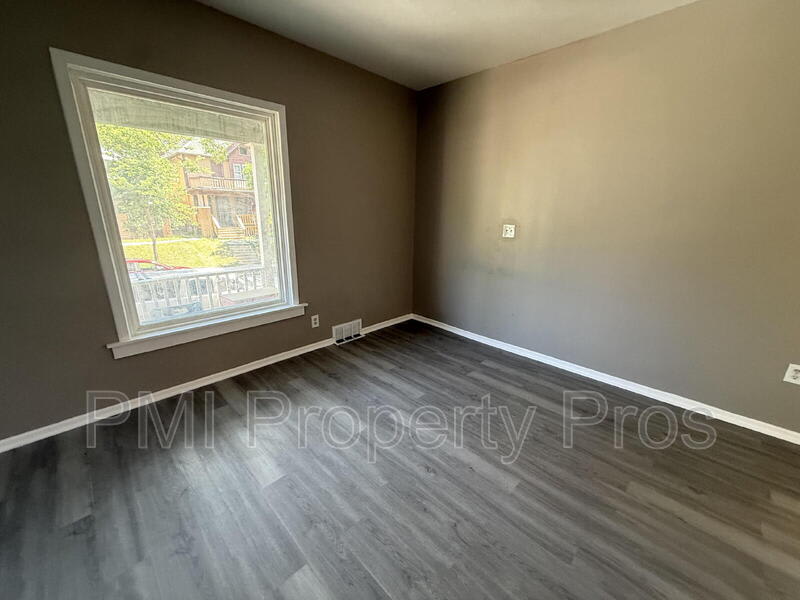 1943 N 38th St – photo 1