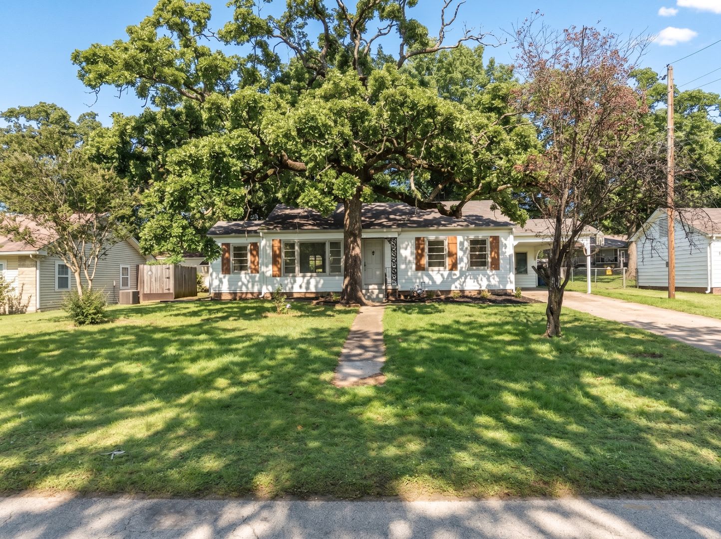 Freshly Updated 3 Bedroom House – photo 1