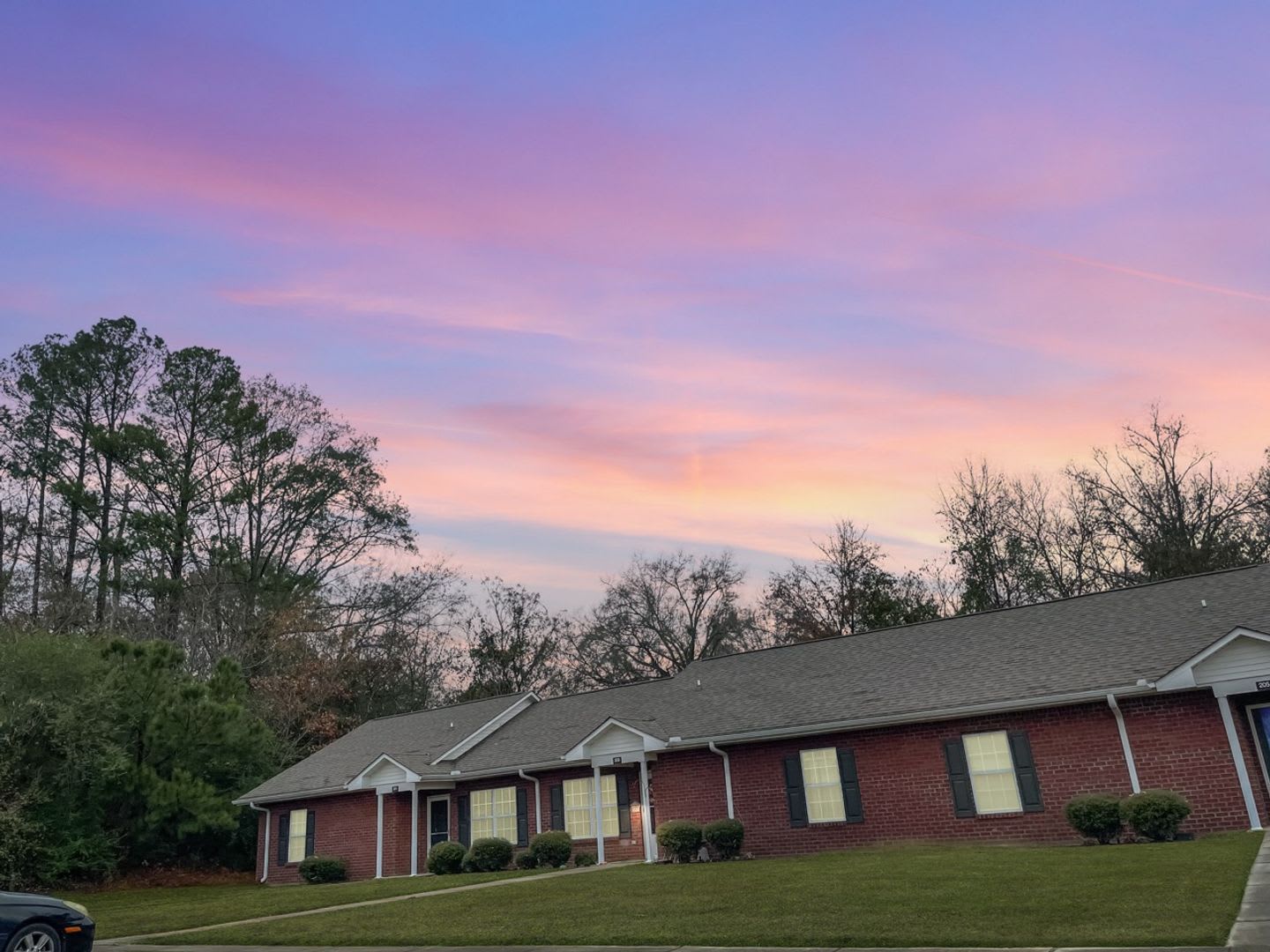 Single Level Home************Beautiful 1 Bedroom Villa************Brick Building – photo 1 of 16