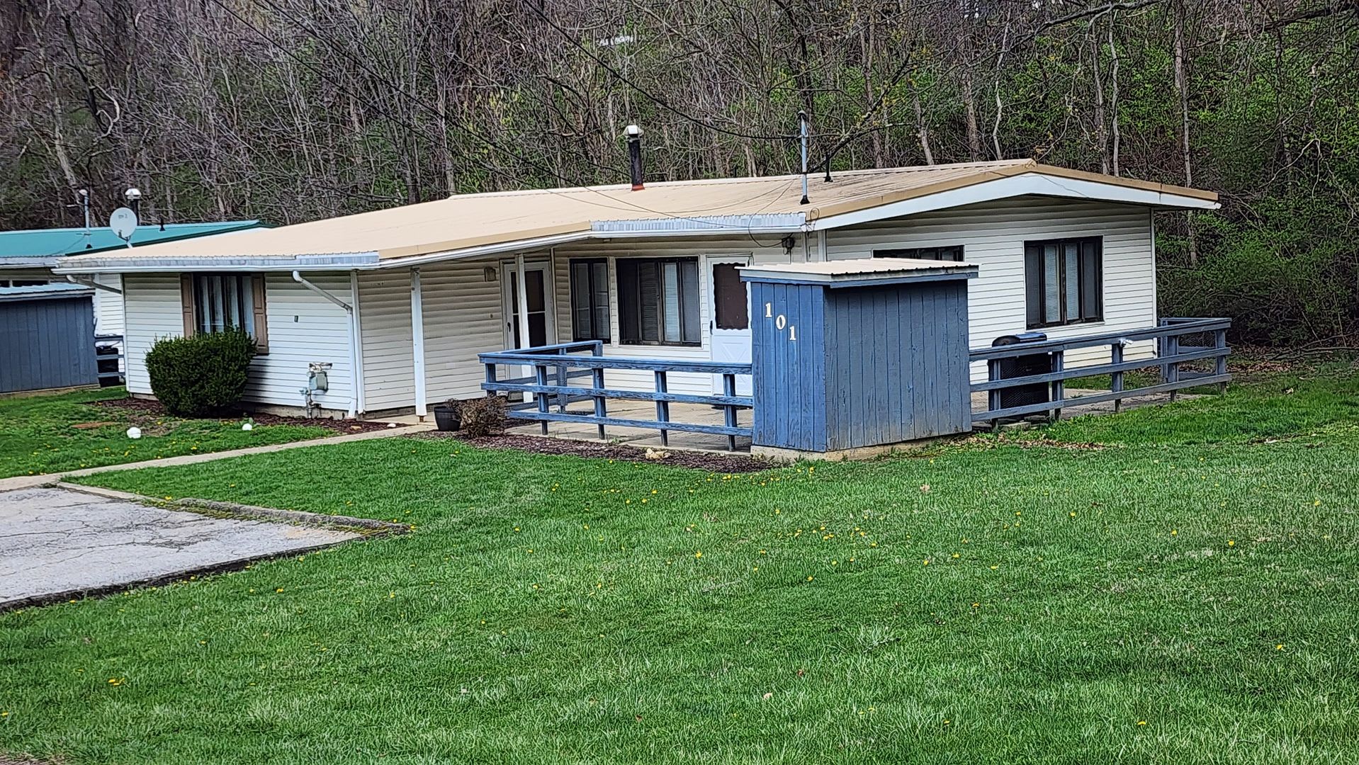 Three bedroom 1.5 house available for rent May 1 2026! – photo 1 of 19