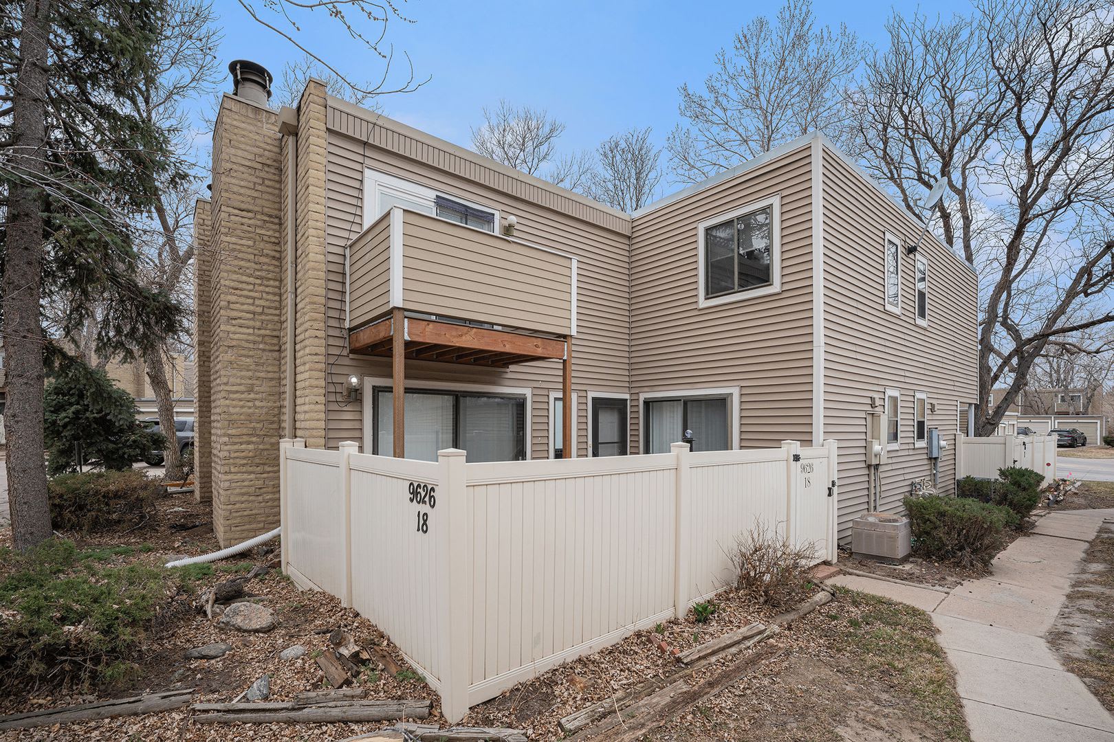 Charming 2 Bedroom 1.5 Bathroom Condo in Southeast Denver available Now! – photo 1 of 23
