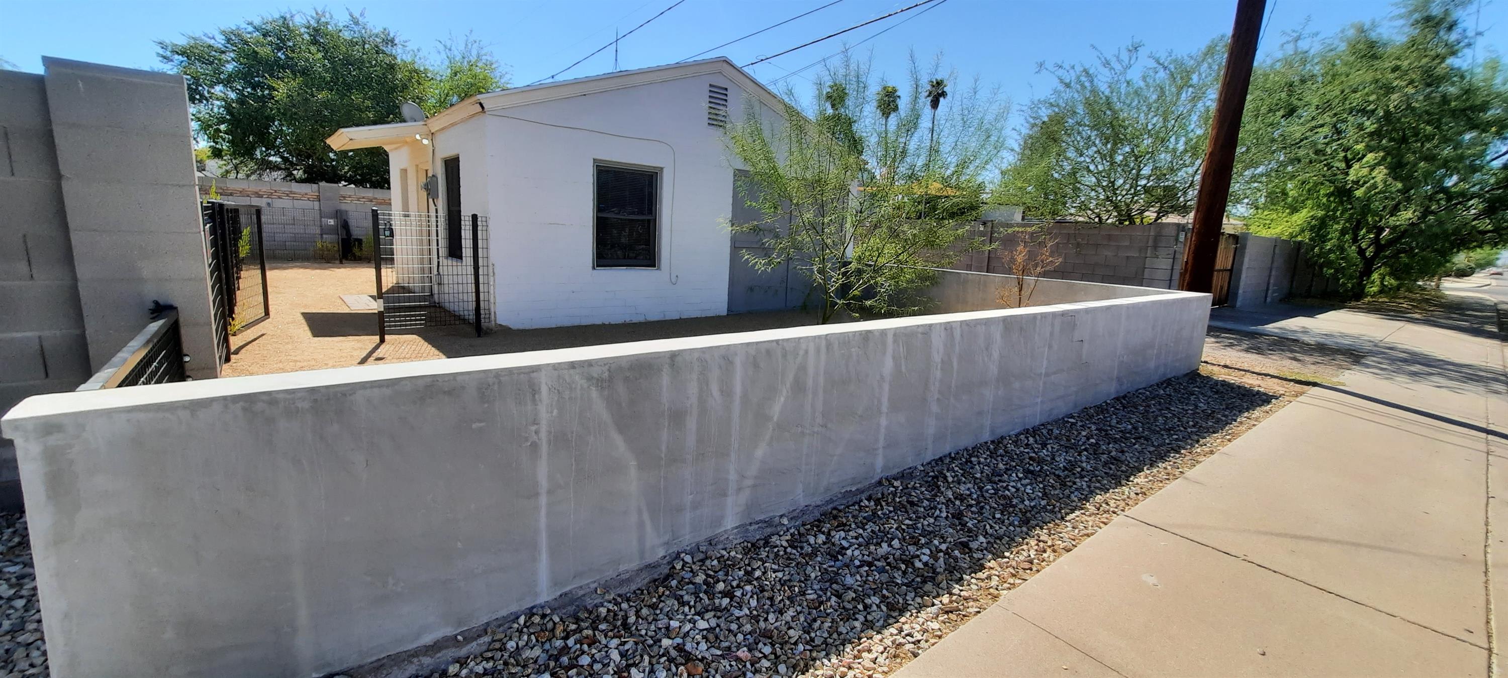 1401 E Hubbell St Guest House – photo 1