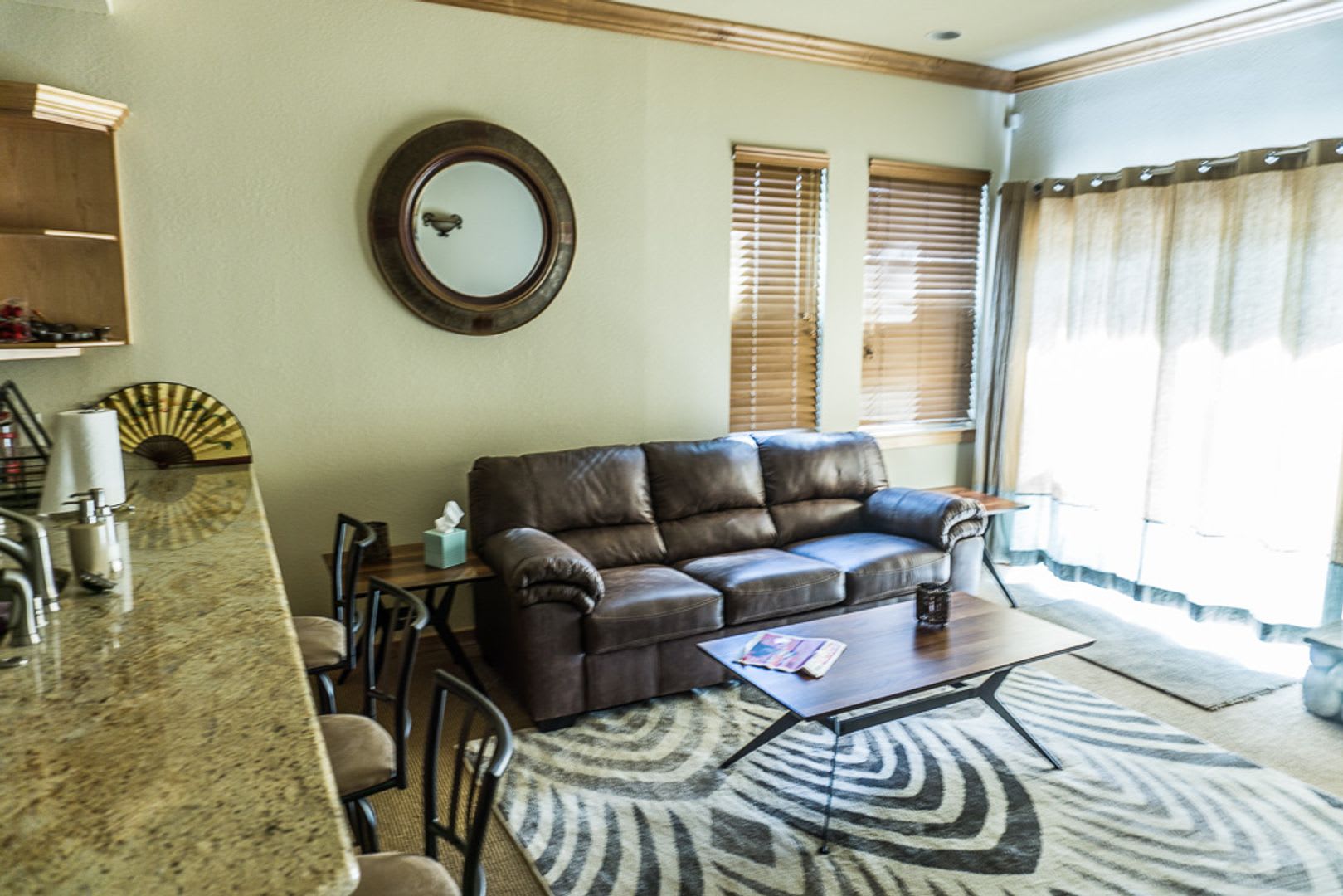 1 Bedroom Centrally Located Seasonal Rental – photo 1