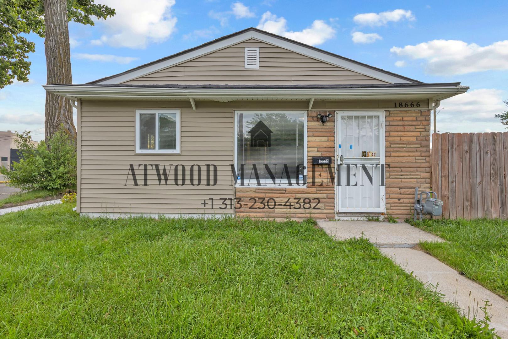 This beautifully updated 3-bedroom, 1-bath single-family home is ready for move-in! – photo 1