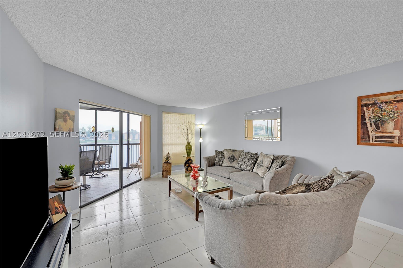 7250 Fairfax Dr – photo 1