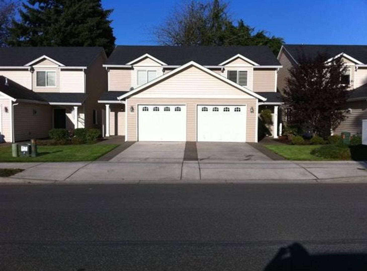 Stylish Three Bedroom Townhome In Camas!! – photo 1 of 355