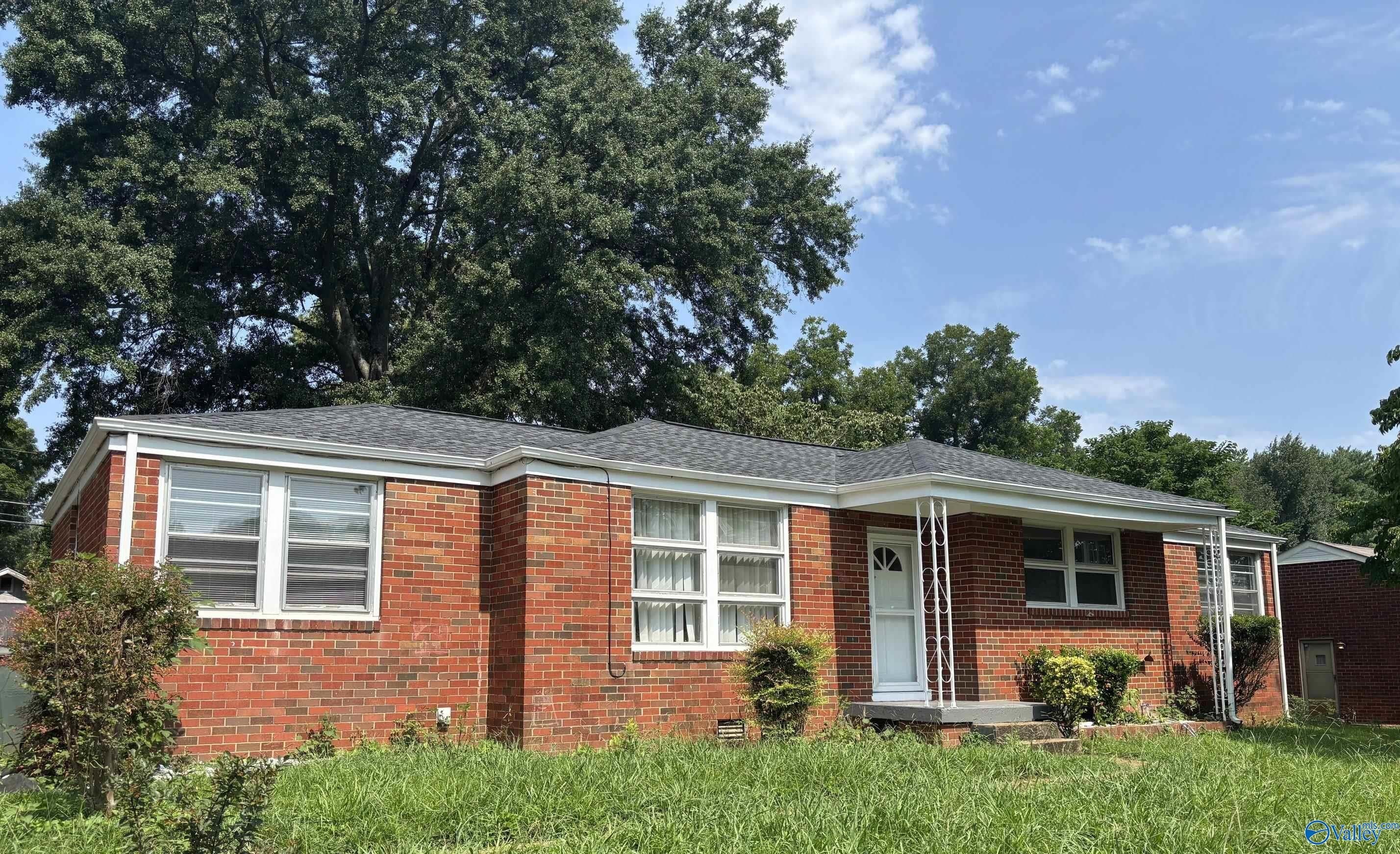 3907 Memorial Parkway N – photo 1
