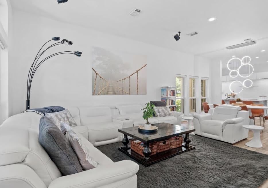 24 Captiva Circle – photo 1 of 138