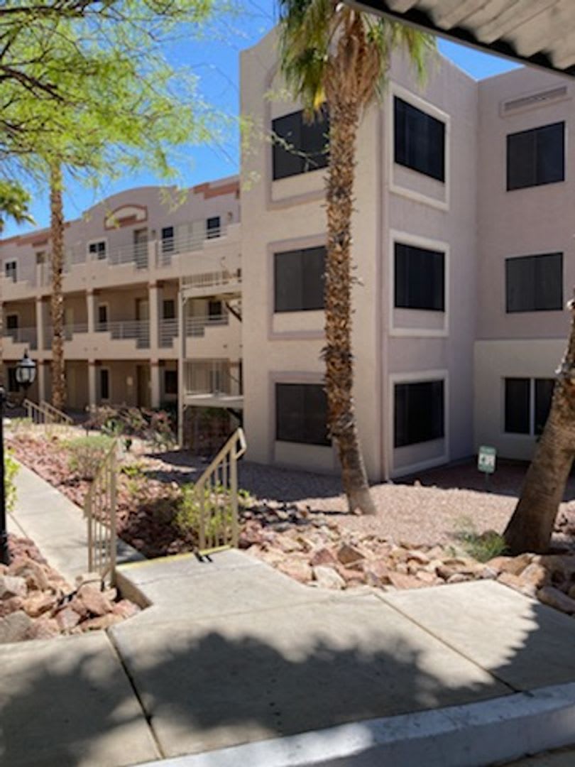 3 Bedroom Condo In Gated Portofino – photo 1 of 49